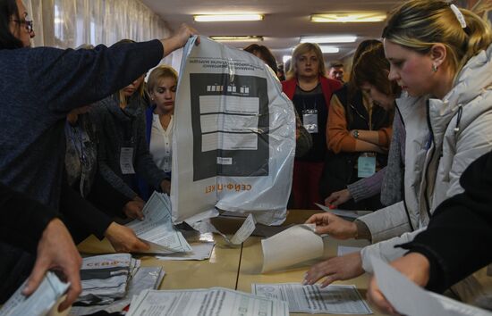 Ukraine DPR LPR Russia Joining Referendum Vote Counting