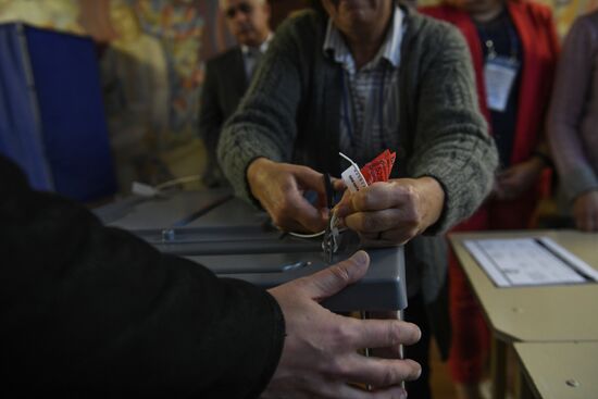 Ukraine DPR LPR Russia Joining Referendum Vote Counting