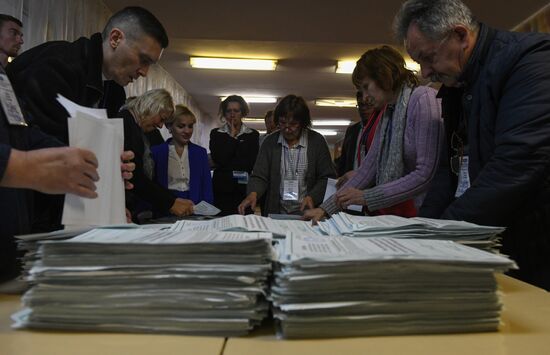 Ukraine DPR LPR Russia Joining Referendum Vote Counting