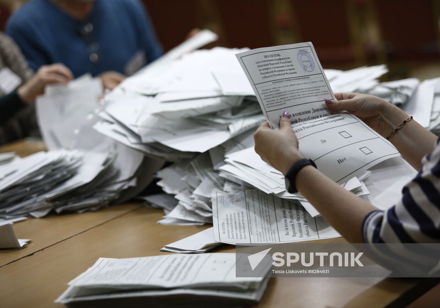 Russia Joining Referendum Vote Counting