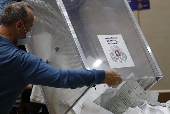 Russia Joining Referendum Vote Counting
