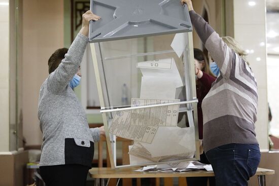 Russia Joining Referendum Vote Counting