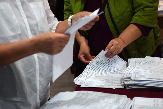 Ukraine DPR LPR Russia Joining Referendum Vote Counting