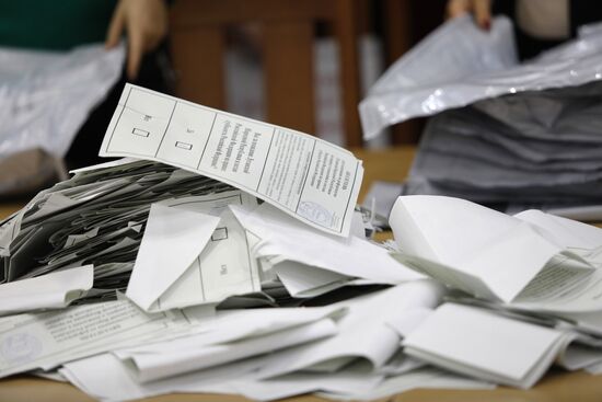 Russia Joining Referendum Vote Counting