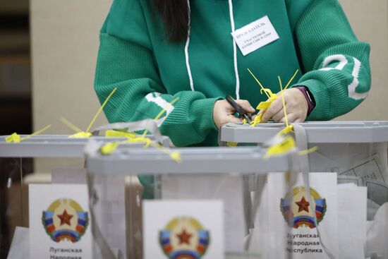 Russia Joining Referendum Vote Counting