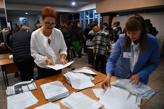 Ukraine DPR LPR Russia Joining Referendum Vote Counting
