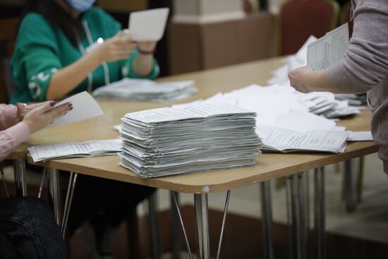 Russia Joining Referendum Vote Counting