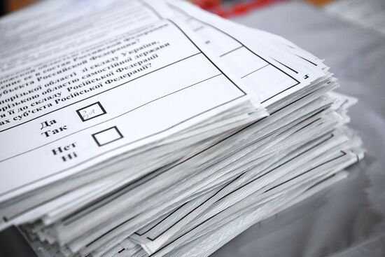 Ukraine DPR LPR Russia Joining Referendum Vote Counting
