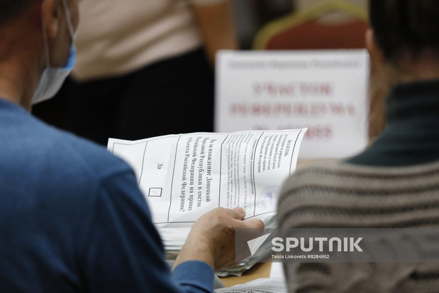 Russia Joining Referendum Vote Counting