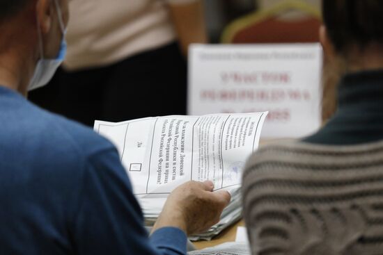 Russia Joining Referendum Vote Counting