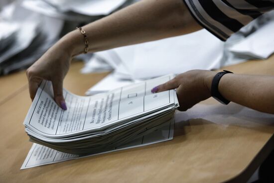 Russia Joining Referendum Vote Counting