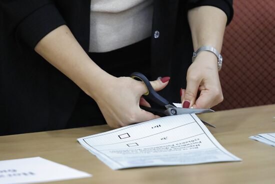 Russia Joining Referendum Vote Counting
