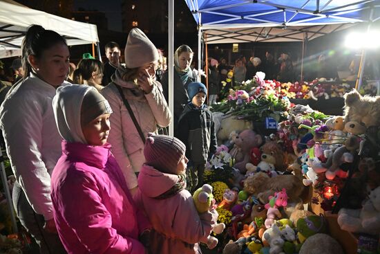Russia School Shooting Flowers