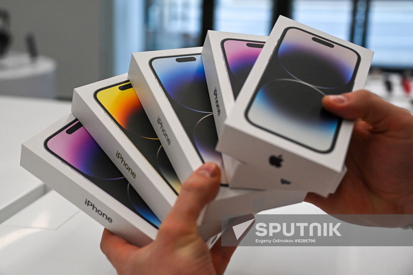 Russia Apple New iPhone