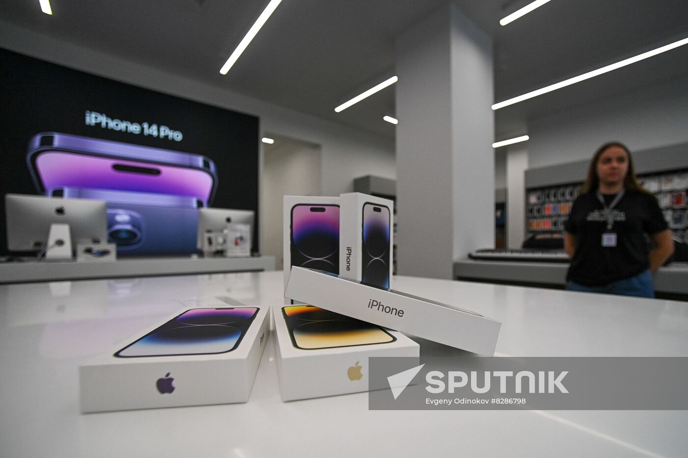 Russia Apple New iPhone
