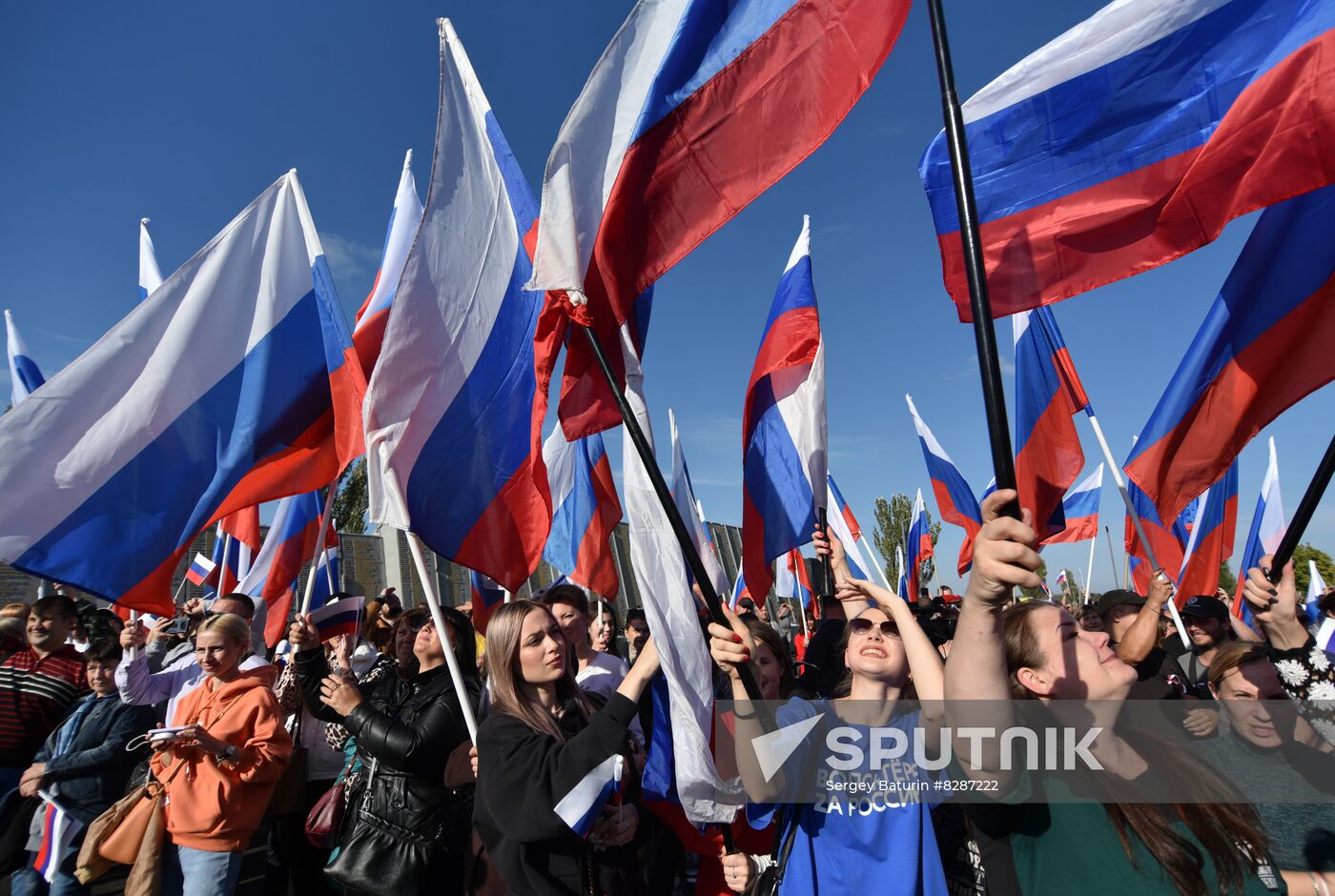 DPR Russia Accession Rally