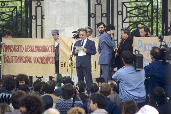 Rally in support of Baltic republics' independence