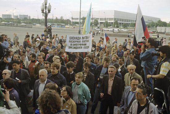 Rally in support of Baltic republics' independence