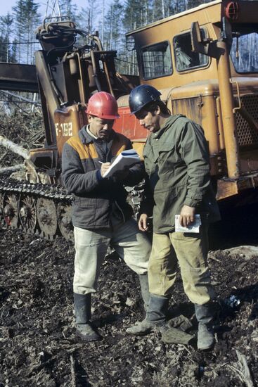 Cuban workers in Far East