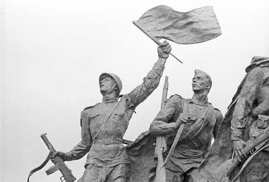 Monument to heroic defenders of Leningrad