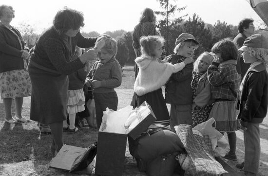 On set of Neznayka S Nashego Dvora