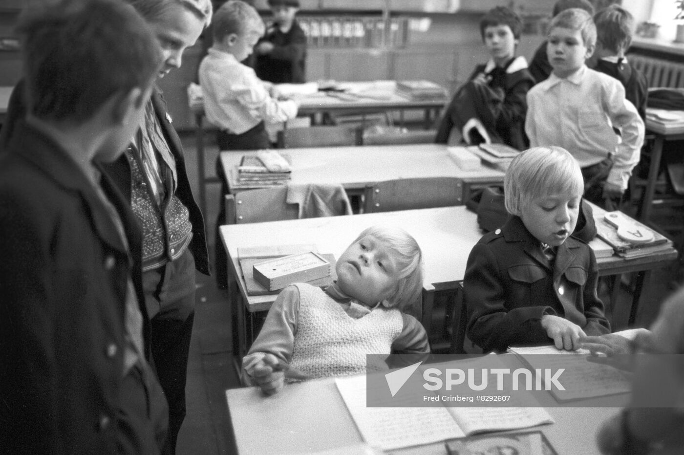 On set of Neznayka S Nashego Dvora