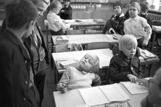 On set of Neznayka S Nashego Dvora