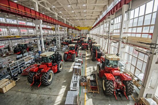 Tractor assembly department at Rostselmash Company