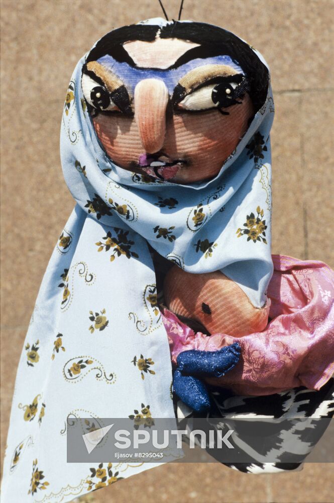 Artists from Tashkent cooperative
