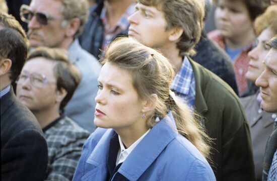 Vorkuta residents listen to speech by Boris Yeltsin