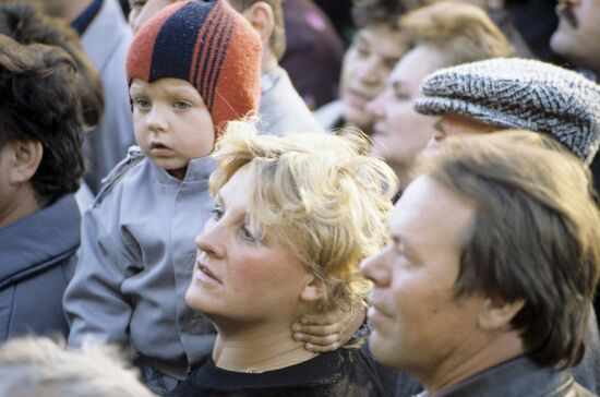 Vorkuta residents listen to speech by Boris Yeltsin