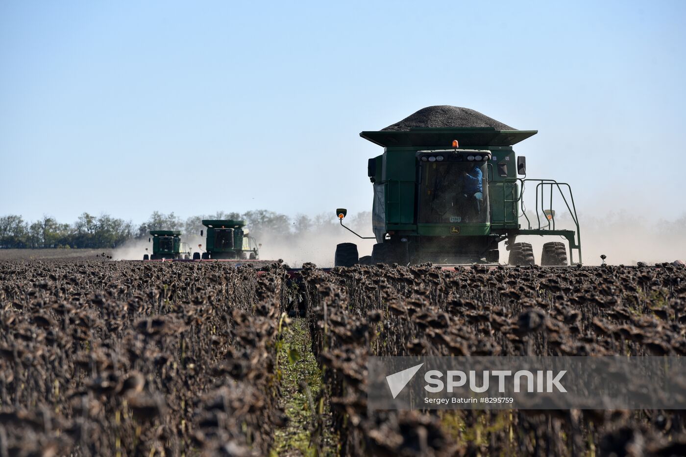 Russia Ukraine Military Operation Harvesting