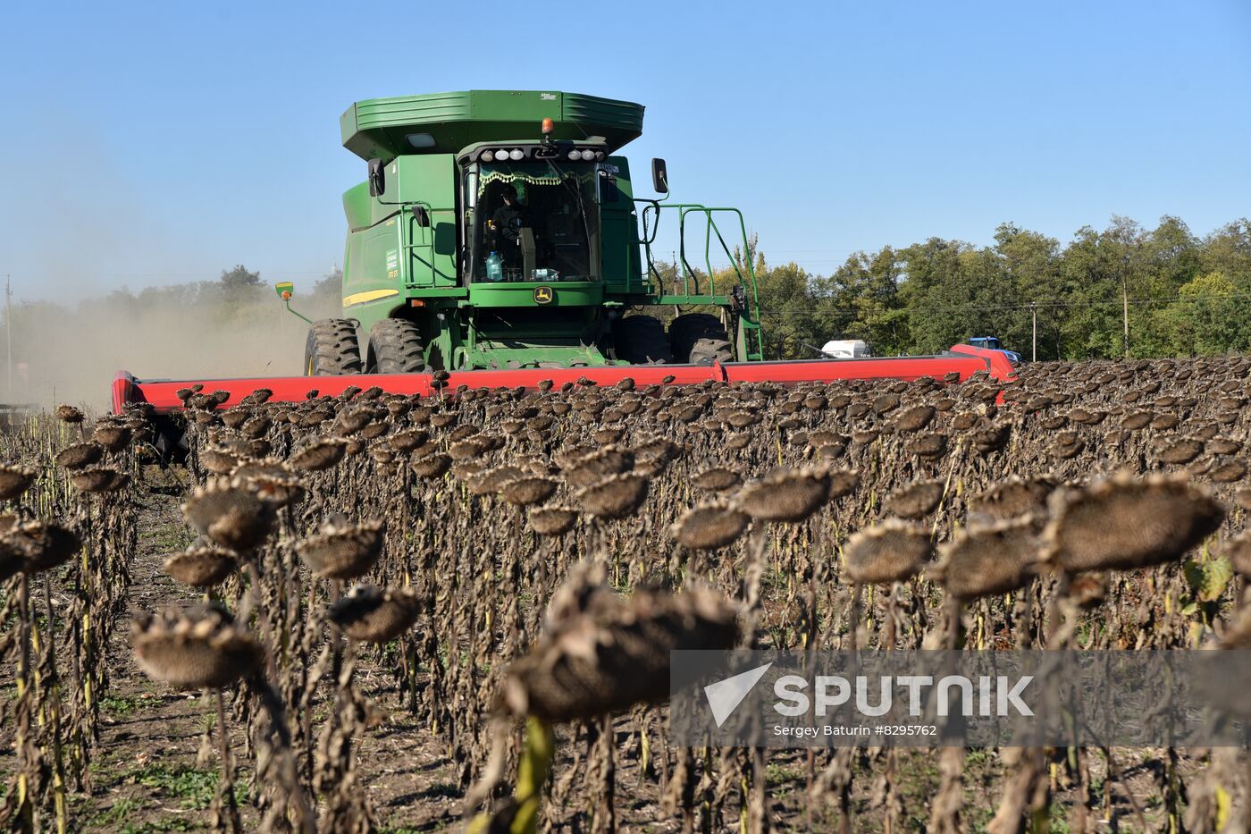 Russia Ukraine Military Operation Harvesting