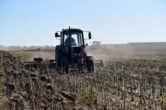Russia Ukraine Military Operation Harvesting