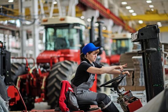 Rostselmash Co. tractor assembly department