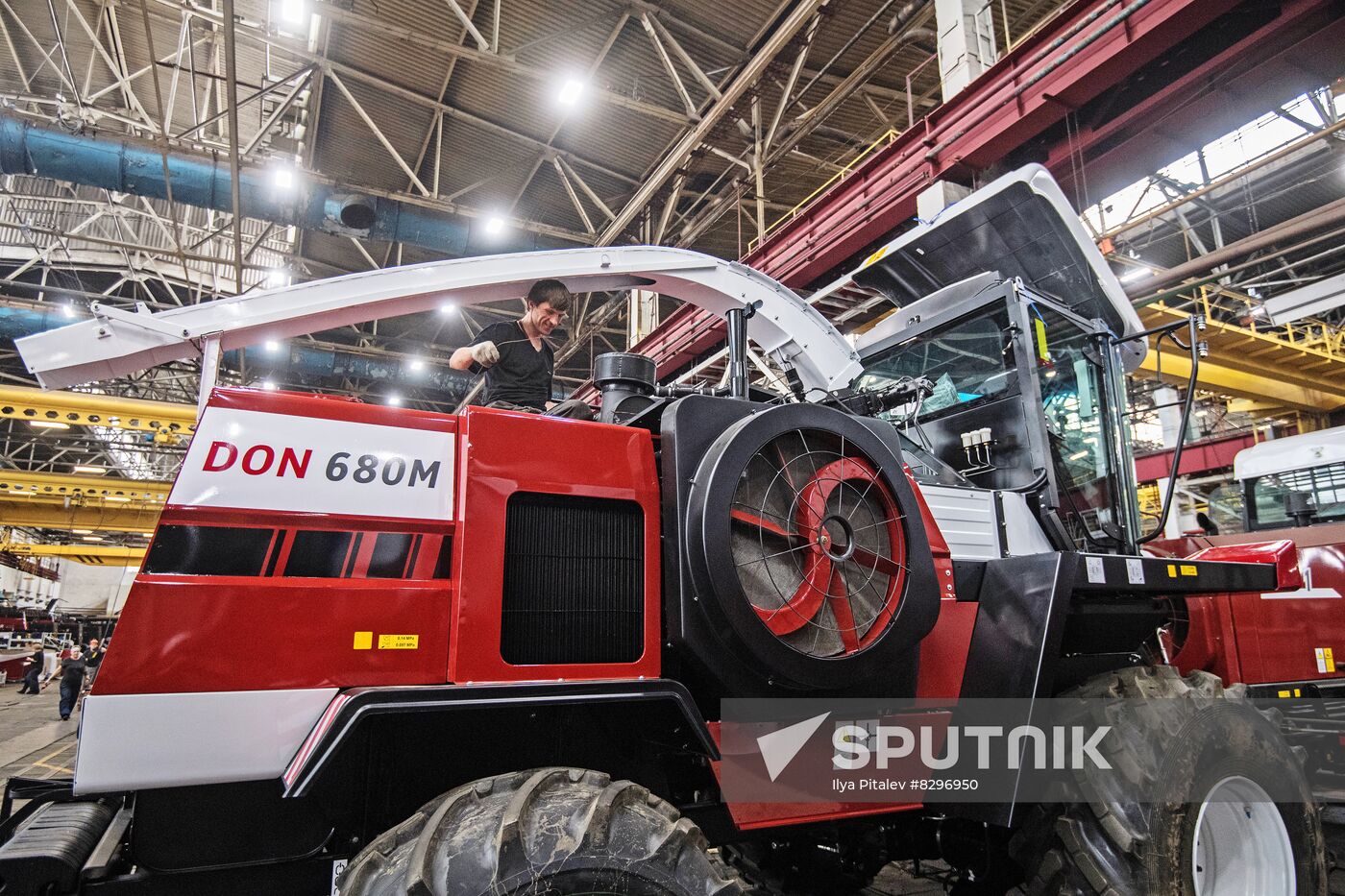 DON 680M fodder harvester of Rostselmash Co.