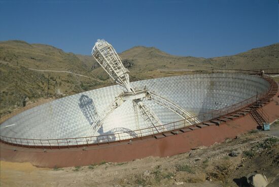 Geruni mirror radio-telescope