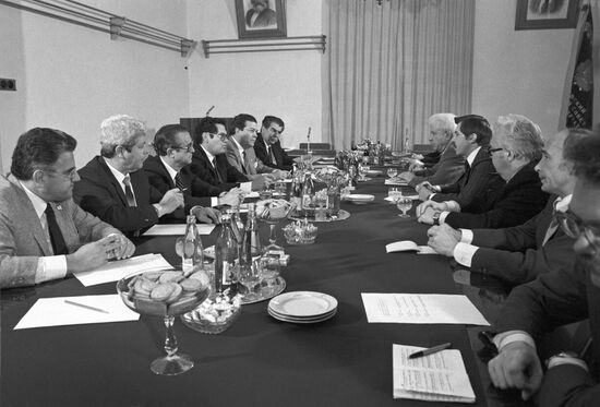 Colombian parliamentarians visit USSR