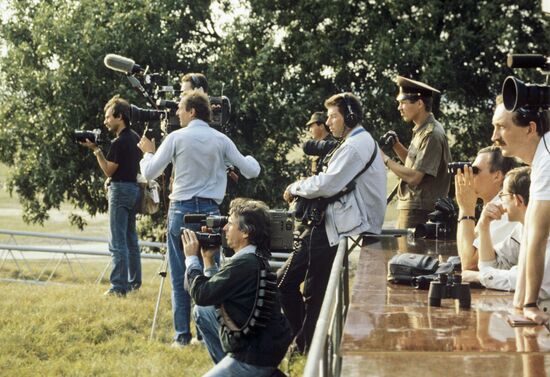 Journalists of testing grounds