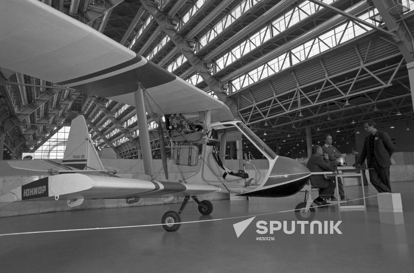 Aerospace'90 first international air and space exhibition