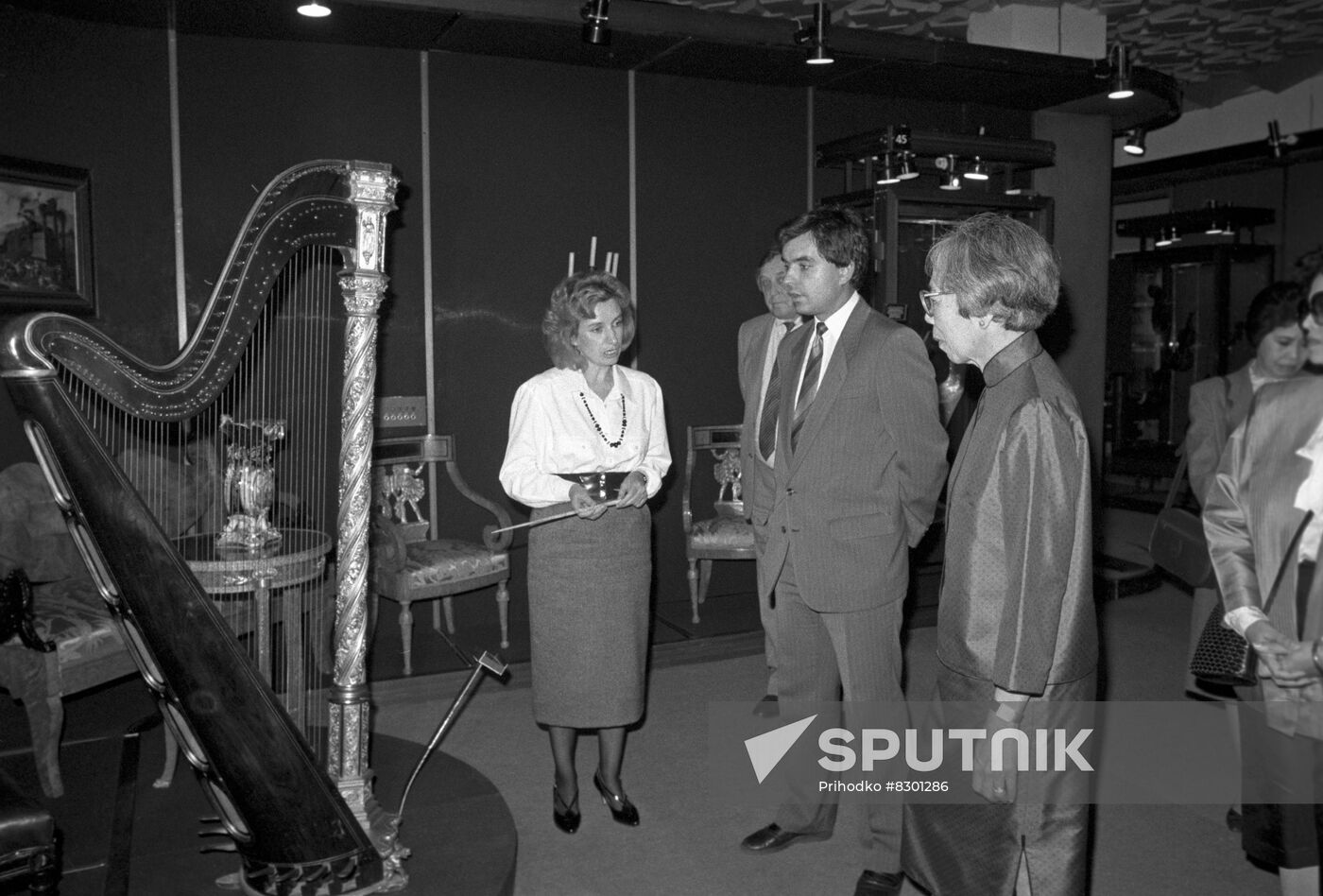 Singaporean Prime Minister Lee Kuan Yew visits USSR