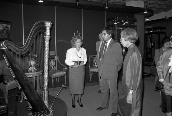 Singaporean Prime Minister Lee Kuan Yew visits USSR