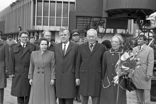 Singaporean Prime Minister Lee Kuan Yew visits USSR