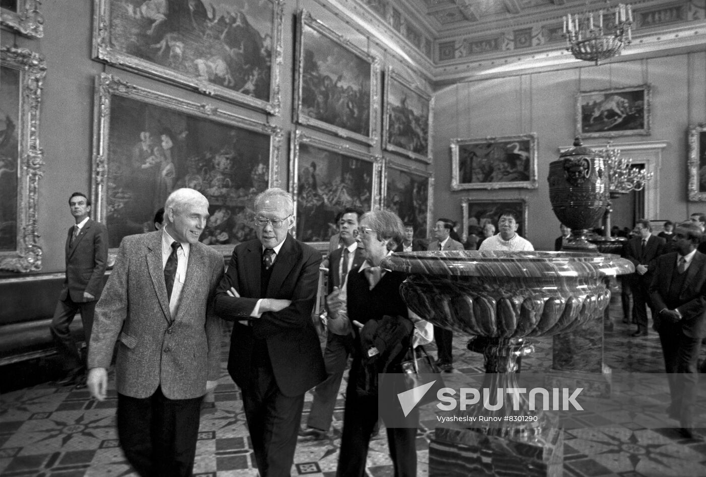 Singaporean Prime Minister Lee Kuan Yew visits USSR