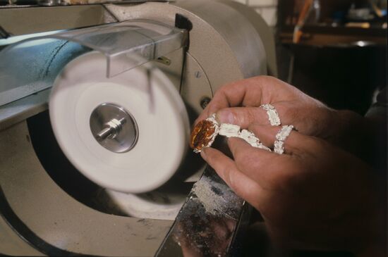 Grinding amber