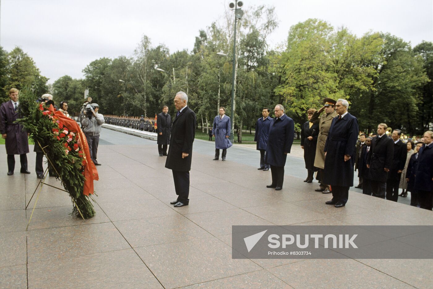Singaporean Prime Minister Lee Kuan Yew visits USSR