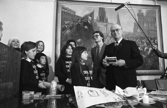 Delegation of Children as Teachers of Peace organization visits USSR
