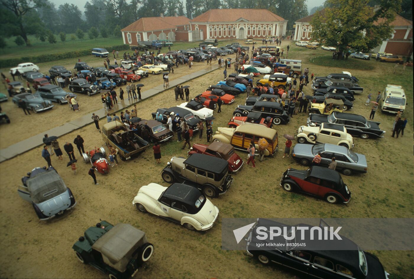 International rally of vintage cars and motorcycles in Riga