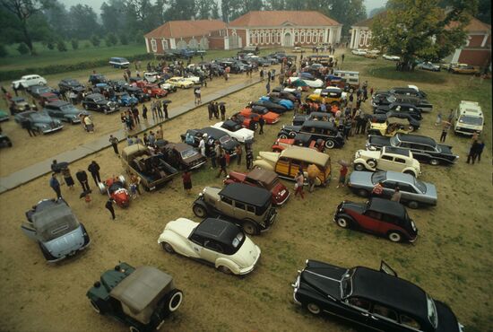 International rally of vintage cars and motorcycles in Riga
