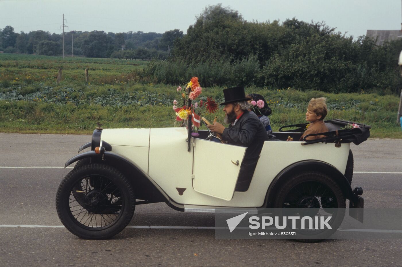 International convention of vintage cars and motorcycles in Riga